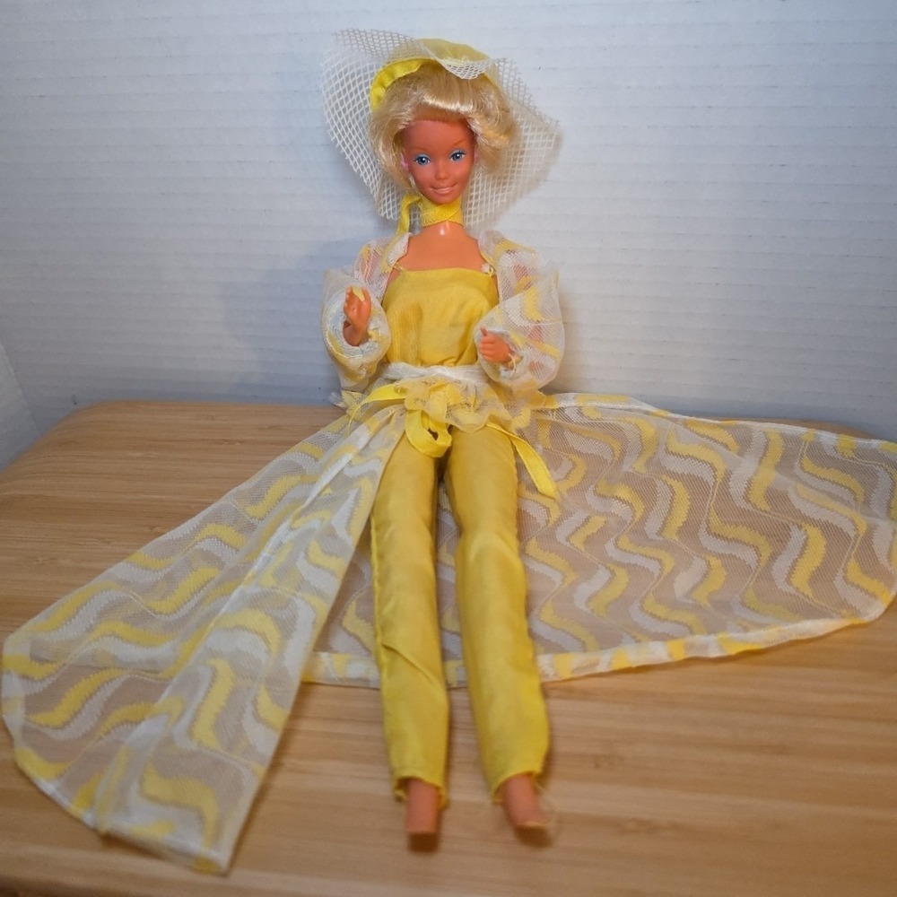 Vintage Pretty Changes Barbie Mattel 1978 Blonde Hair Yellow Dress W/accessories